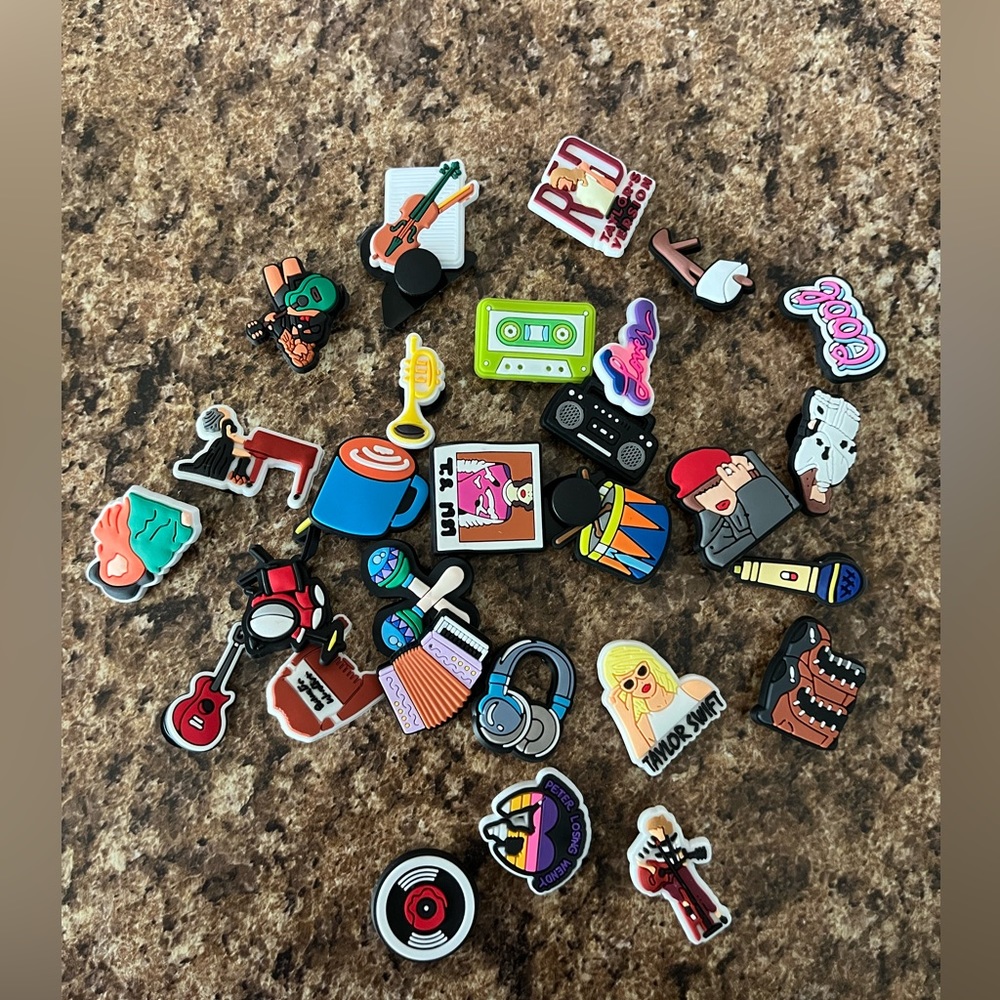 NWT Taylor Swift Croc charms era tour - Picture 8 of 8